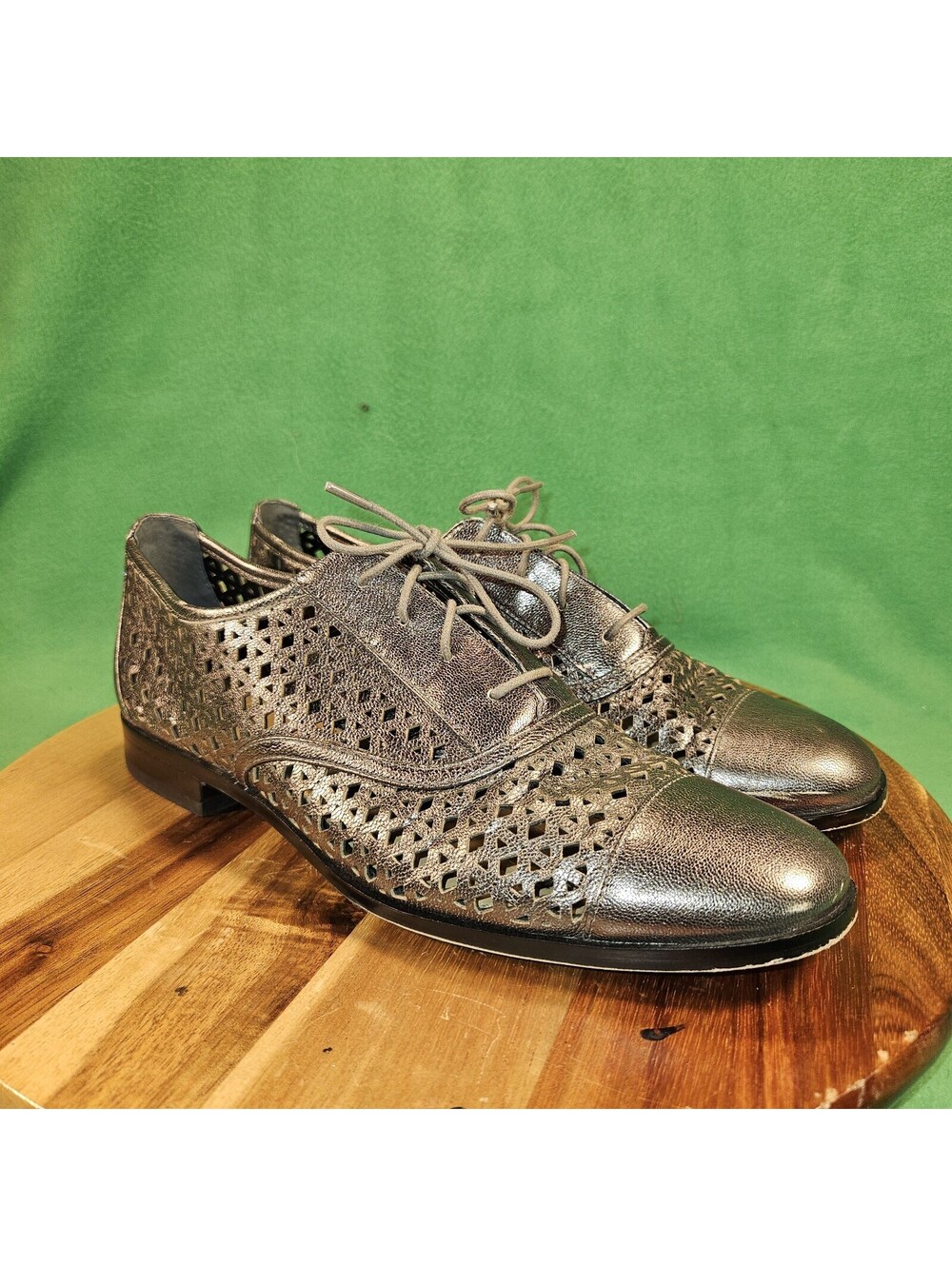 Michael Kors Pewter Colored Leather Cap Toe Oxfords Size Womens Size 8.5 M
